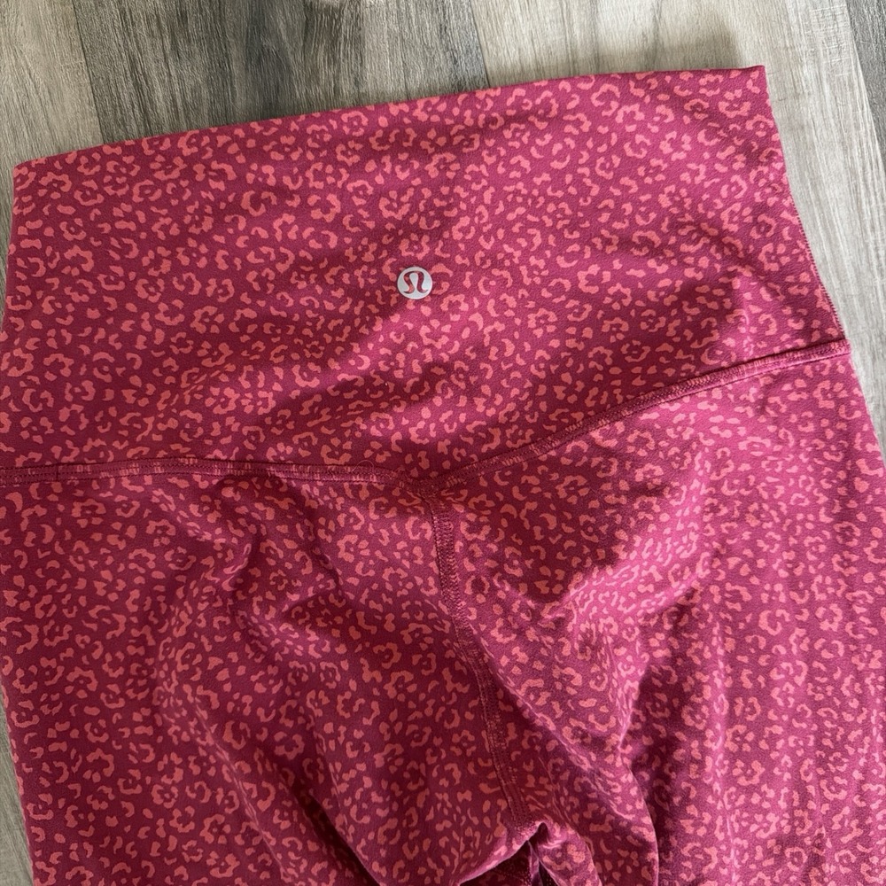 Lululemon Align Legging Pant 23" Leopard Daisy Desert Red Magenta Smoke Size 6 - Picture 4 of 6
